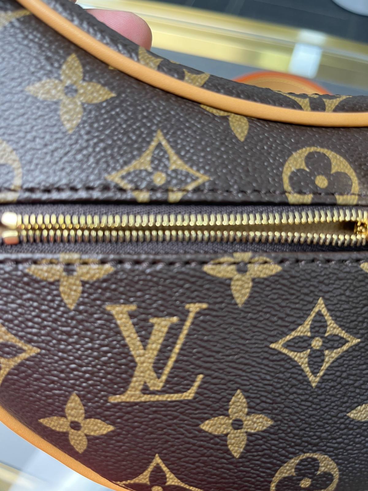 The Craft of Perfection: Ellebag’s 1:1 Replica of the Louis Vuitton M81098 LOOP Bag(2024 Dec Updated)-Best Quality Replica designer Bag factory in China