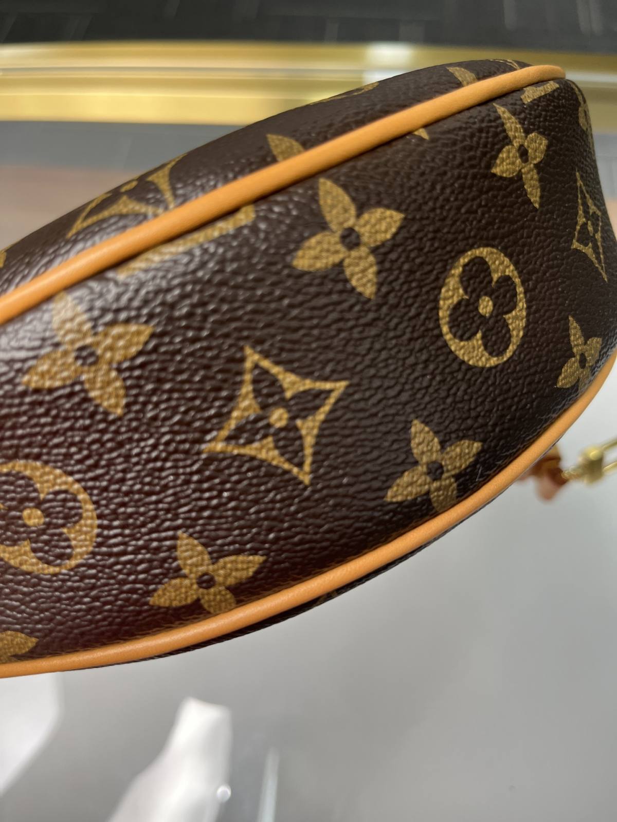 The Craft of Perfection: Ellebag’s 1:1 Replica of the Louis Vuitton M81098 LOOP Bag(2024 Dec Updated)-Best Quality Replica designer Bag factory in China