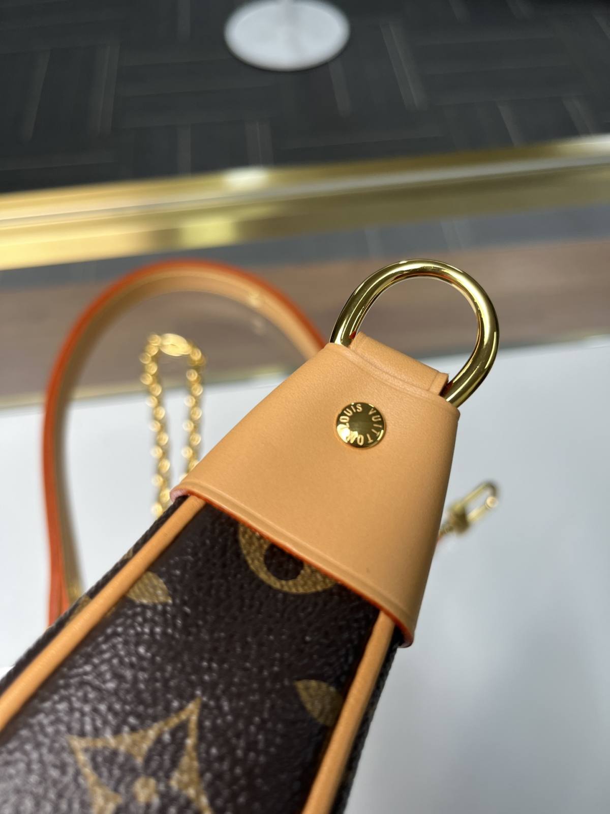 The Craft of Perfection: Ellebag’s 1:1 Replica of the Louis Vuitton M81098 LOOP Bag(2024 Dec Updated)-Best Quality Replica designer Bag factory in China