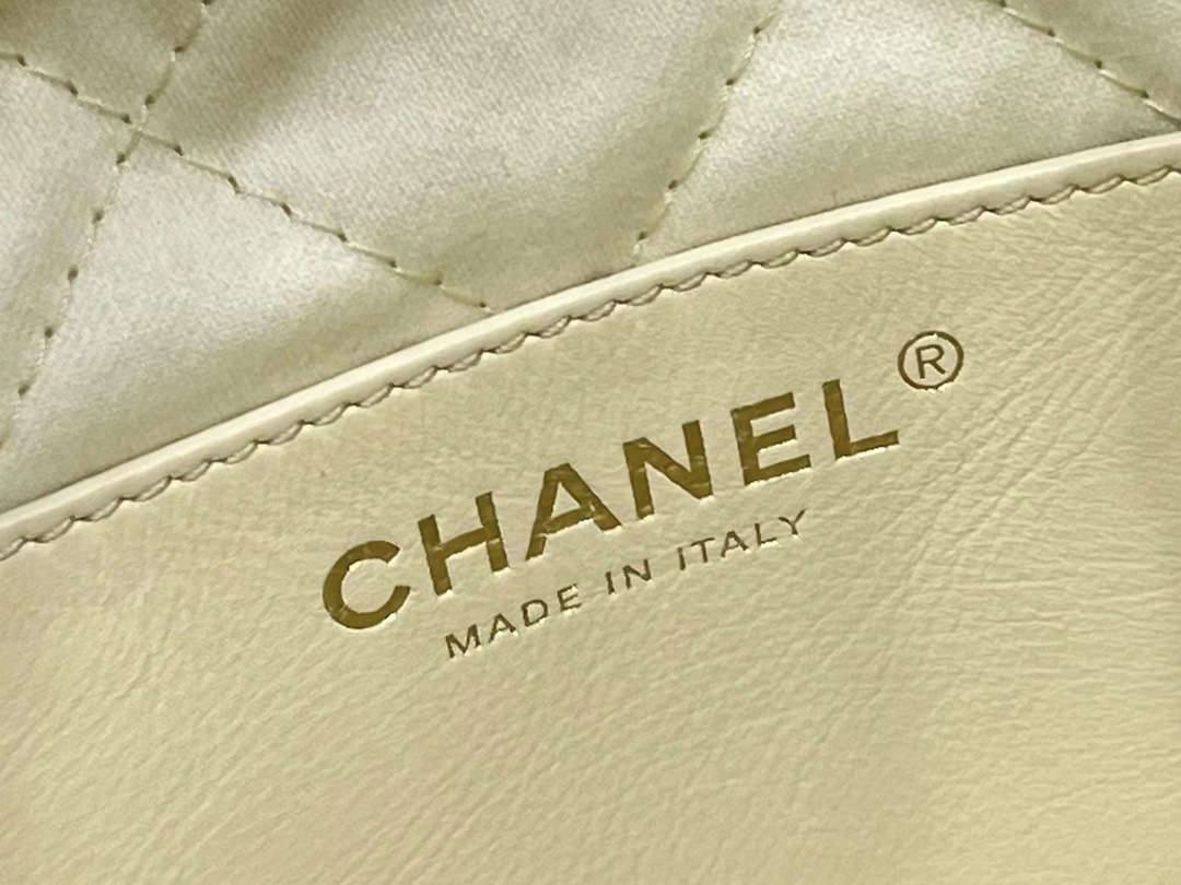 Ellebag’s Masterful Recreation of the Chanel 22 Mini Bag in Light Yellow Calfskin with Gold Hardware(2024 Dec Updated)-Best Quality Replica designer Bag factory in China