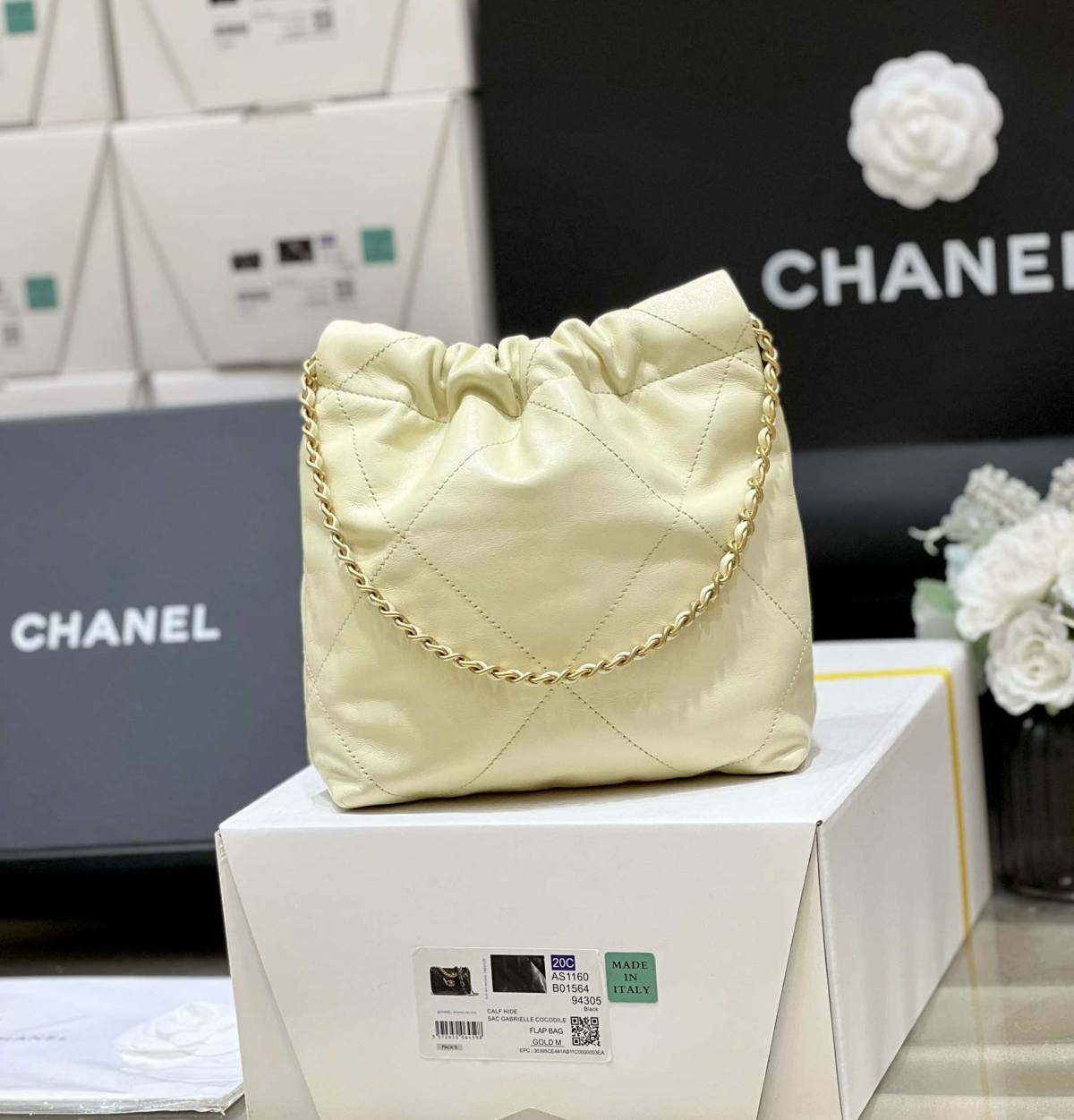 Ellebag’s Masterful Recreation of the Chanel 22 Mini Bag in Light Yellow Calfskin with Gold Hardware(2024 Dec Updated)-Best Quality Replica designer Bag factory in China