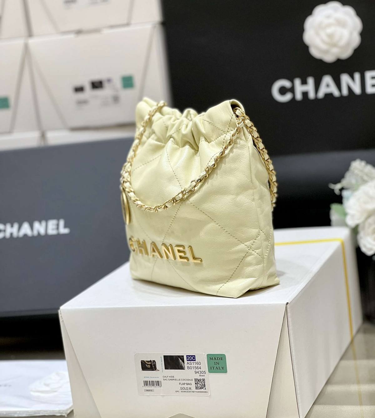 Ellebag’s Masterful Recreation of the Chanel 22 Mini Bag in Light Yellow Calfskin with Gold Hardware(2024 Dec Updated)-Best Quality Replica designer Bag factory in China