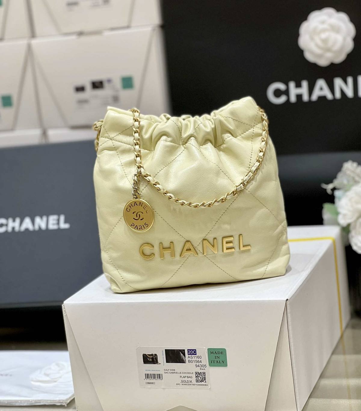 Ellebag’s Masterful Recreation of the Chanel 22 Mini Bag in Light Yellow Calfskin with Gold Hardware(2024 Dec Updated)-Best Quality Replica designer Bag factory in China