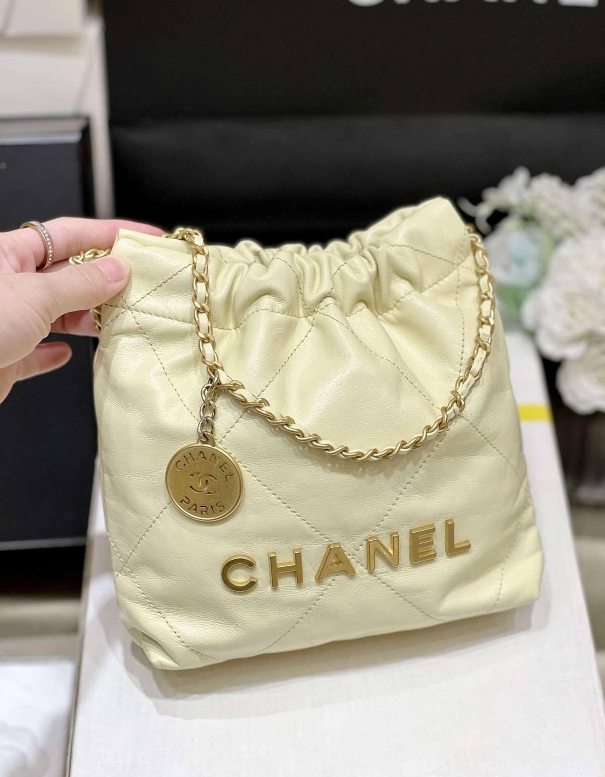 Ellebag’s Masterful Recreation of the Chanel 22 Mini Bag in Light Yellow Calfskin with Gold Hardware(2024 Dec Updated)-Best Quality Replica designer Bag factory in China