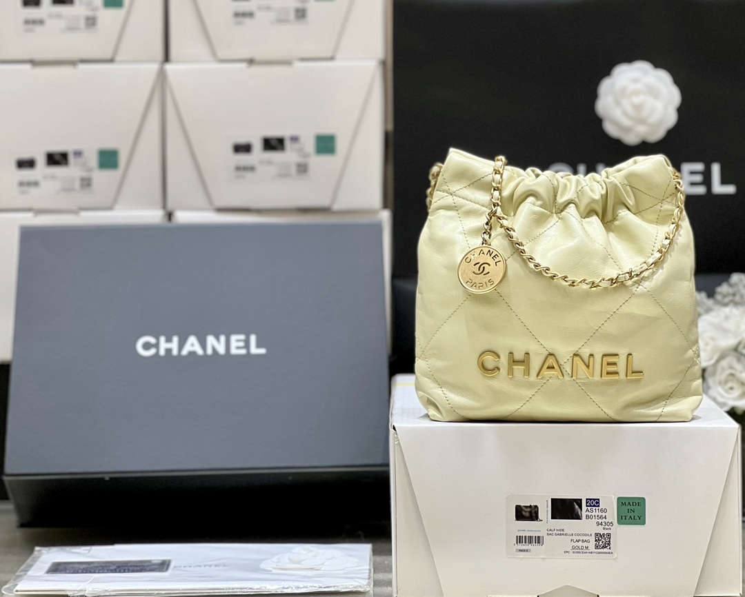 Ellebag’s Masterful Recreation of the Chanel 22 Mini Bag in Light Yellow Calfskin with Gold Hardware(2024 Dec Updated)-Best Quality Replica designer Bag factory in China