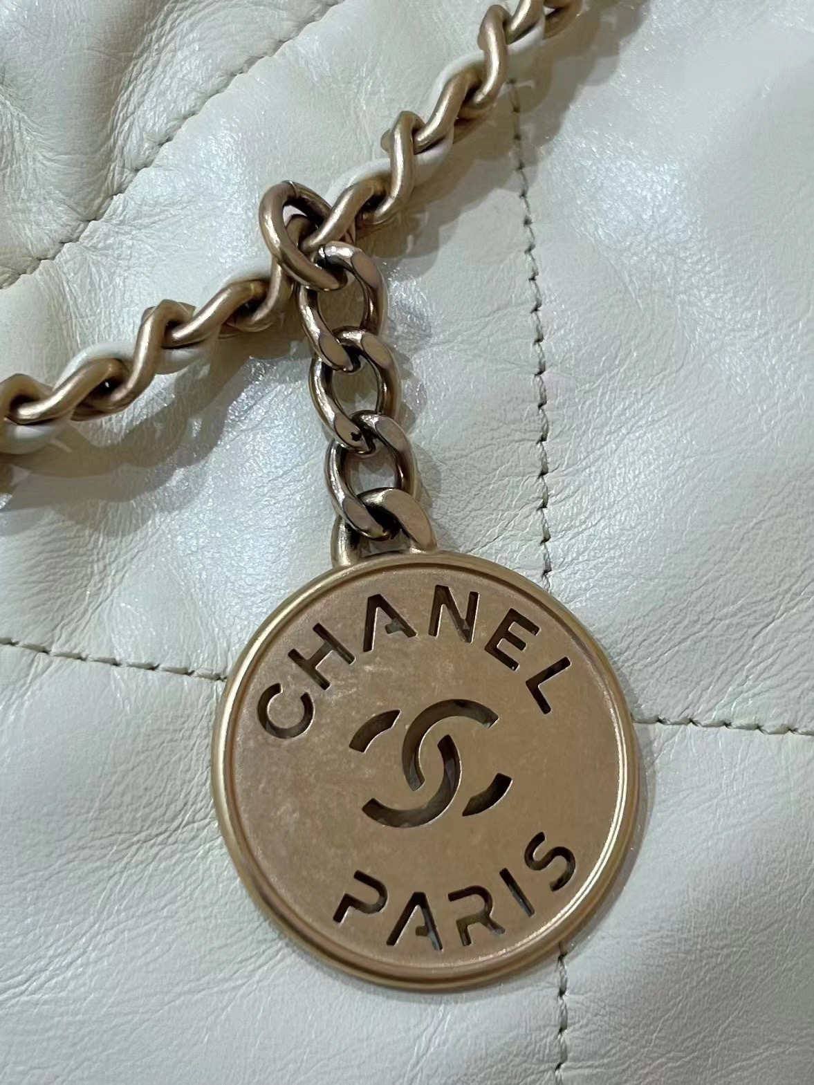 Ellebag’s Masterful Recreation of the Chanel 22 Mini Bag in Light Yellow Calfskin with Gold Hardware(2024 Dec Updated)-Best Quality Replica designer Bag factory in China