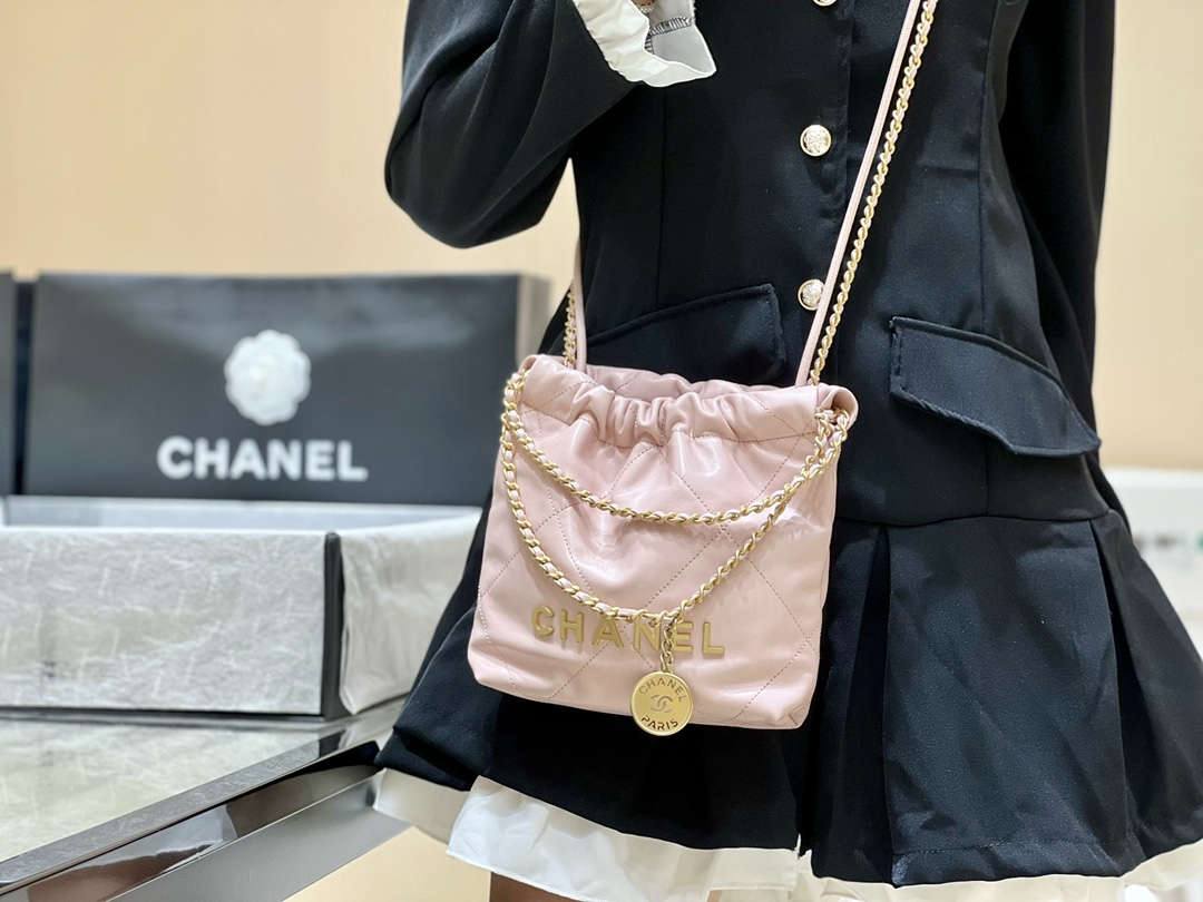 Ellebag’s Masterful Recreation of the Chanel 22 Mini Bag in Pink Lambskin with Gold Hardware(2024 Dec Updated)-Best Quality Replica designer Bag factory in China