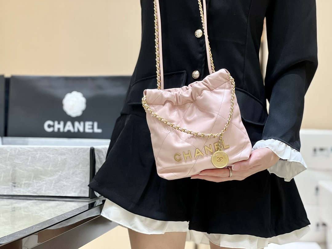 Ellebag’s Masterful Recreation of the Chanel 22 Mini Bag in Pink Lambskin with Gold Hardware(2024 Dec Updated)-Best Quality Replica designer Bag factory in China