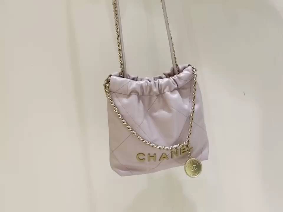 Ellebag’s Masterful Recreation of the Chanel 22 Mini Bag in Pink Lambskin with Gold Hardware(2024 Dec Updated)-Best Quality Replica designer Bag factory in China