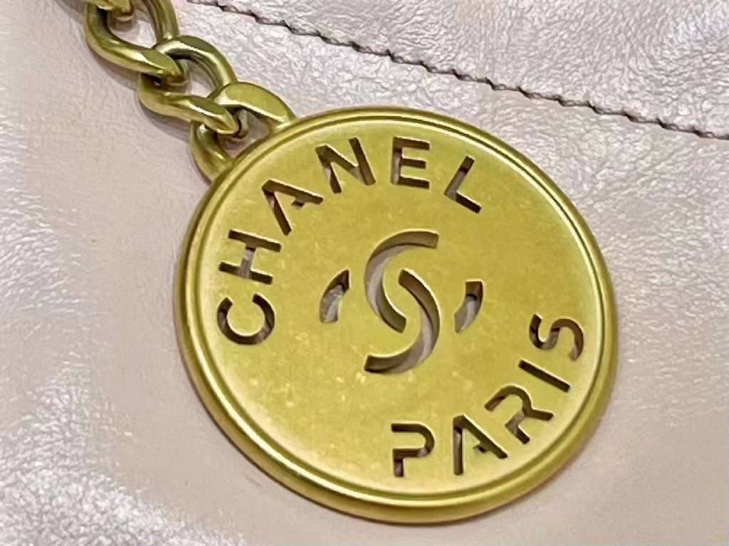 Ellebag’s Masterful Recreation of the Chanel 22 Mini Bag in Pink Lambskin with Gold Hardware(2024 Dec Updated)-Best Quality Replica designer Bag factory in China