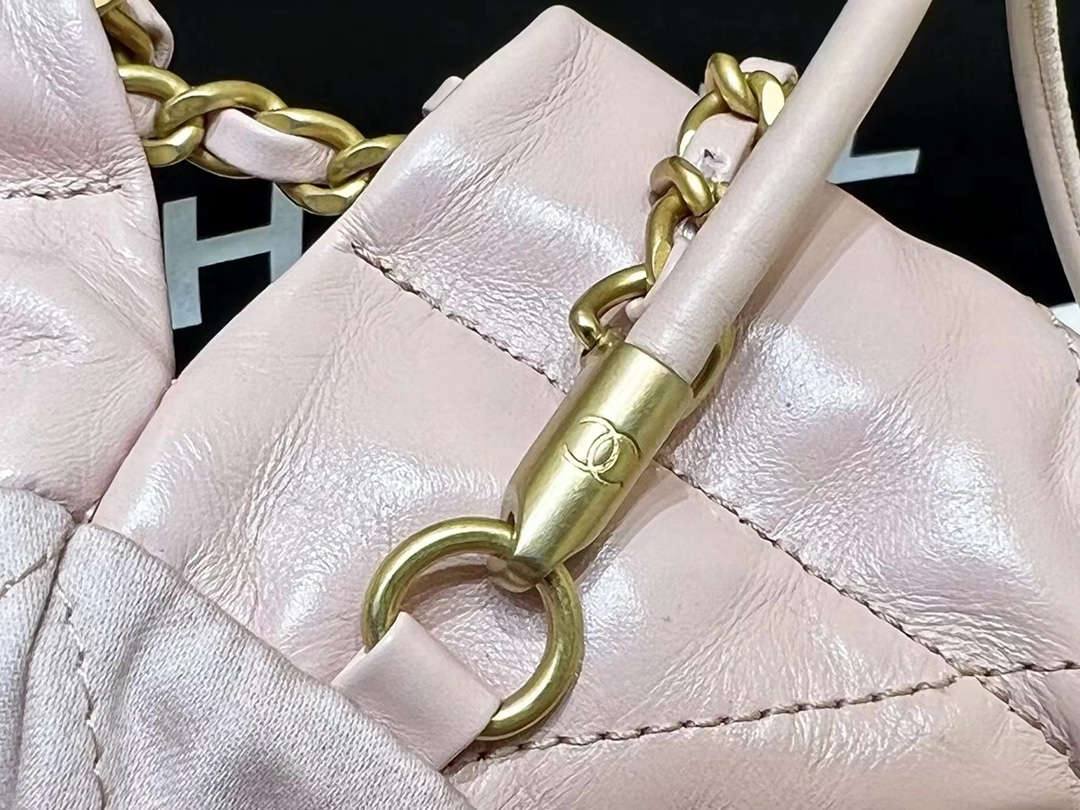 Ellebag’s Masterful Recreation of the Chanel 22 Mini Bag in Pink Lambskin with Gold Hardware(2024 Dec Updated)-Best Quality Replica designer Bag factory in China