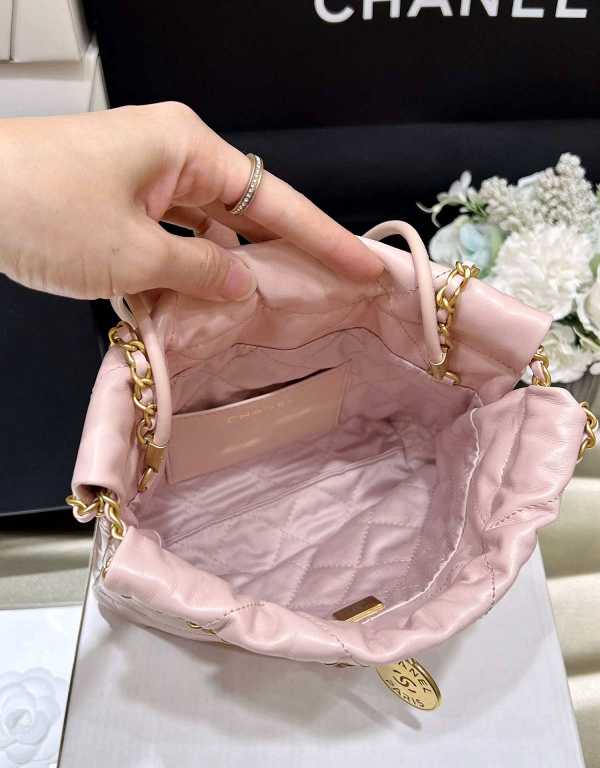 Ellebag’s Masterful Recreation of the Chanel 22 Mini Bag in Pink Lambskin with Gold Hardware(2024 Dec Updated)-Best Quality Replica designer Bag factory in China