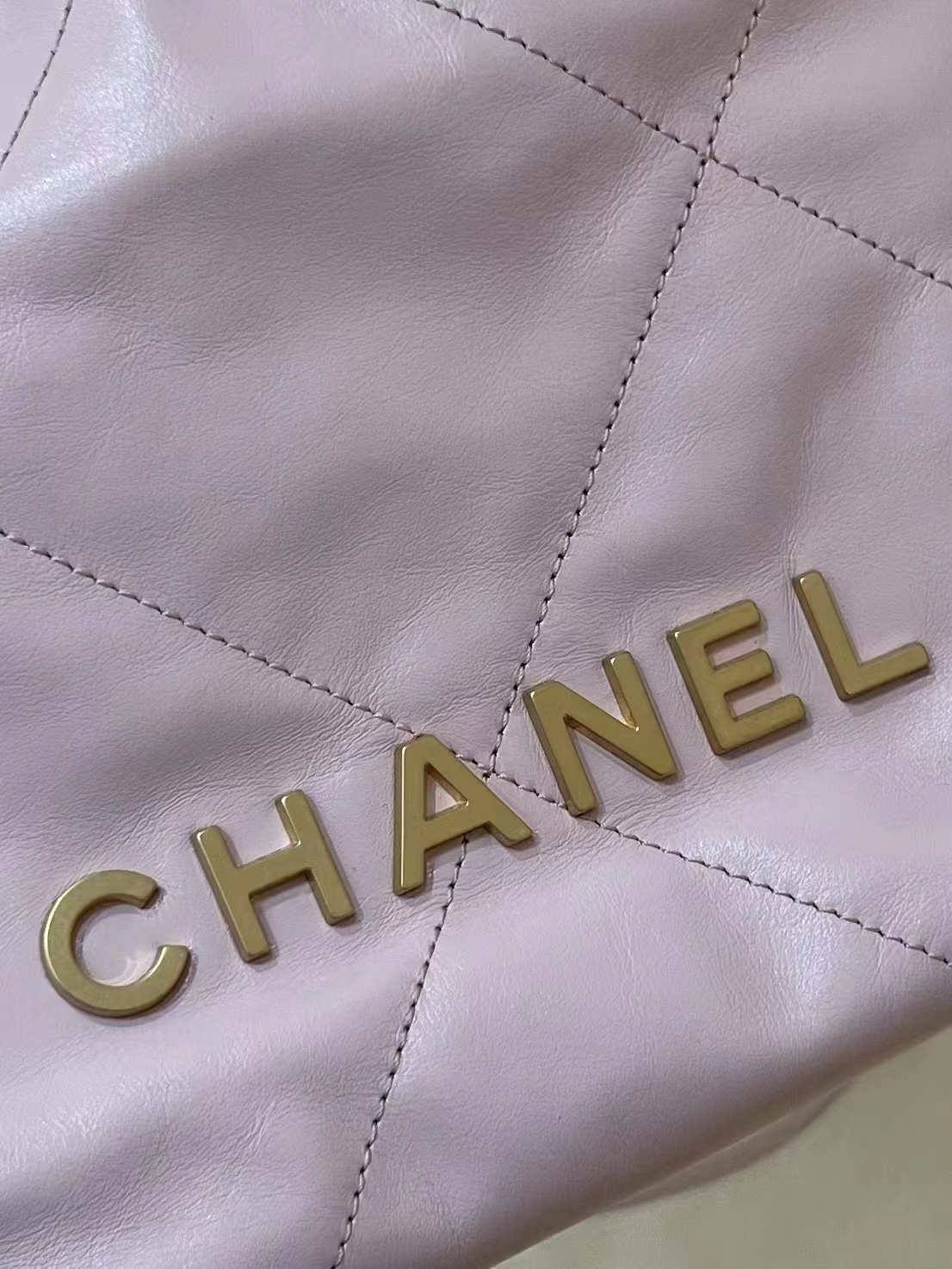 Ellebag’s Masterful Recreation of the Chanel 22 Mini Bag in Pink Lambskin with Gold Hardware(2024 Dec Updated)-Best Quality Replica designer Bag factory in China