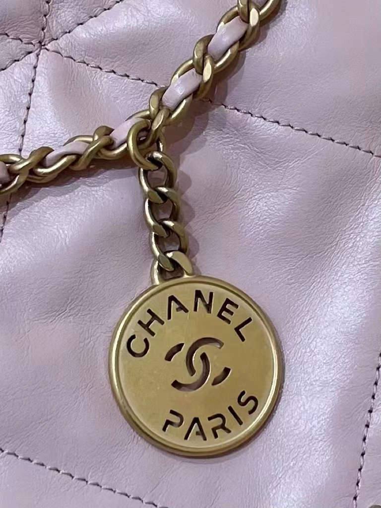 Ellebag’s Masterful Recreation of the Chanel 22 Mini Bag in Pink Lambskin with Gold Hardware(2024 Dec Updated)-Best Quality Replica designer Bag factory in China