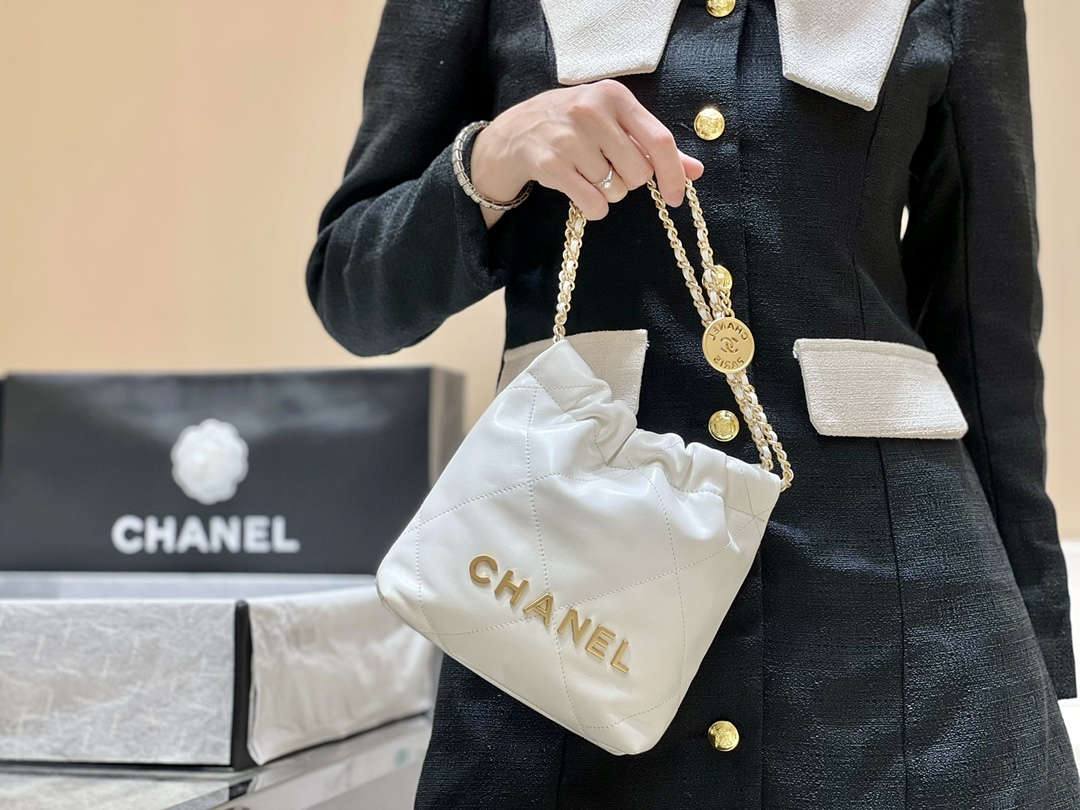 Ellebag’s Masterful Recreation of the Chanel 22 Mini Bag in White Lambskin with Gold Hardware(2024 Dec Updated)-Best Quality Fake Louis Vuitton Bag Online Store, Replica designer bag ru