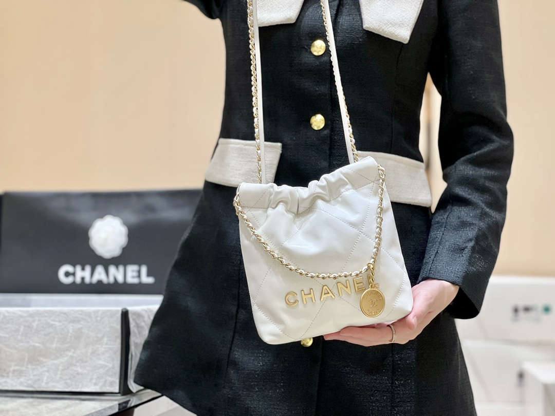 Ellebag’s Masterful Recreation of the Chanel 22 Mini Bag in White Lambskin with Gold Hardware(2024 Dec Updated)-Best Quality Fake Louis Vuitton Bag Online Store, Replica designer bag ru