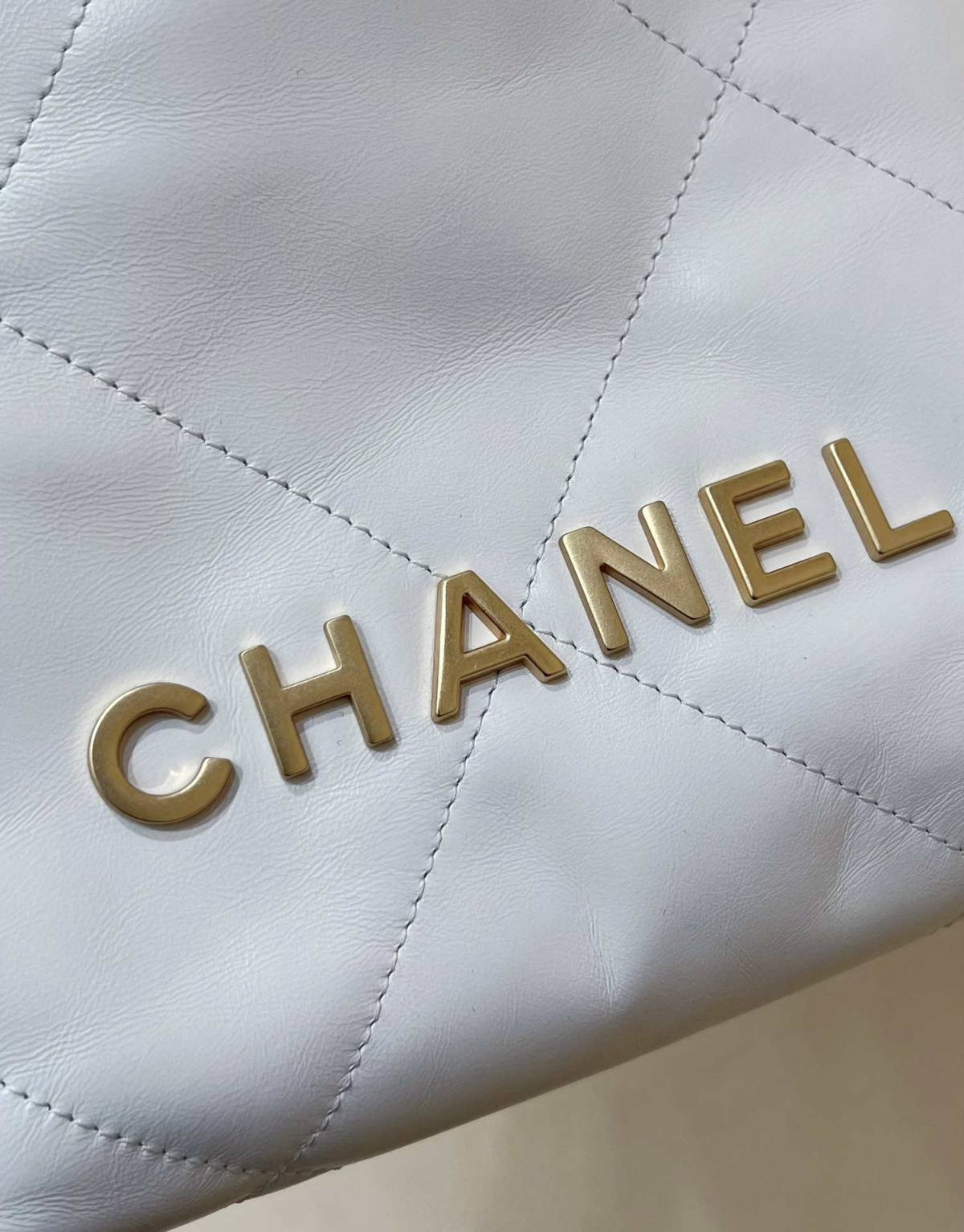 Ellebag’s Masterful Recreation of the Chanel 22 Mini Bag in White Lambskin with Gold Hardware(2024 Dec Updated)-Best Quality Fake Louis Vuitton Bag Online Store, Replica designer bag ru