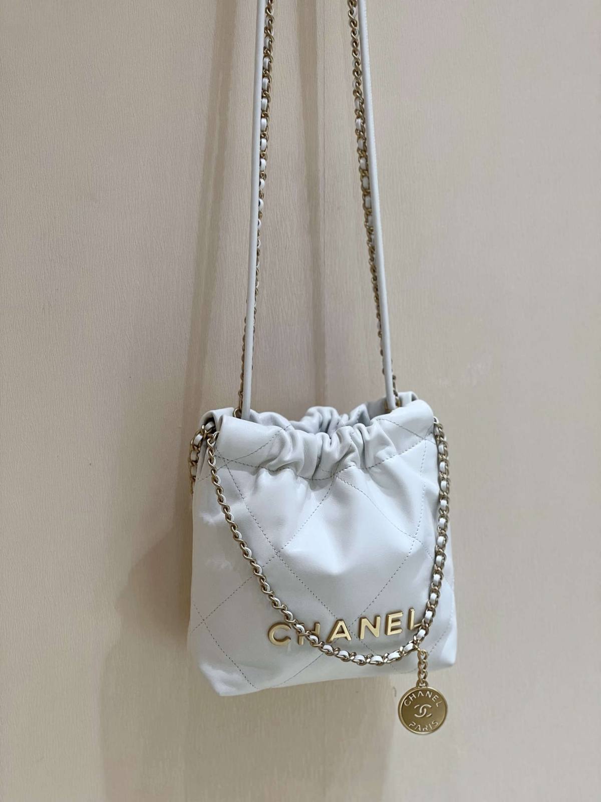 Ellebag’s Masterful Recreation of the Chanel 22 Mini Bag in White Lambskin with Gold Hardware(2024 Dec Updated)-Best Quality Fake Louis Vuitton Bag Online Store, Replica designer bag ru