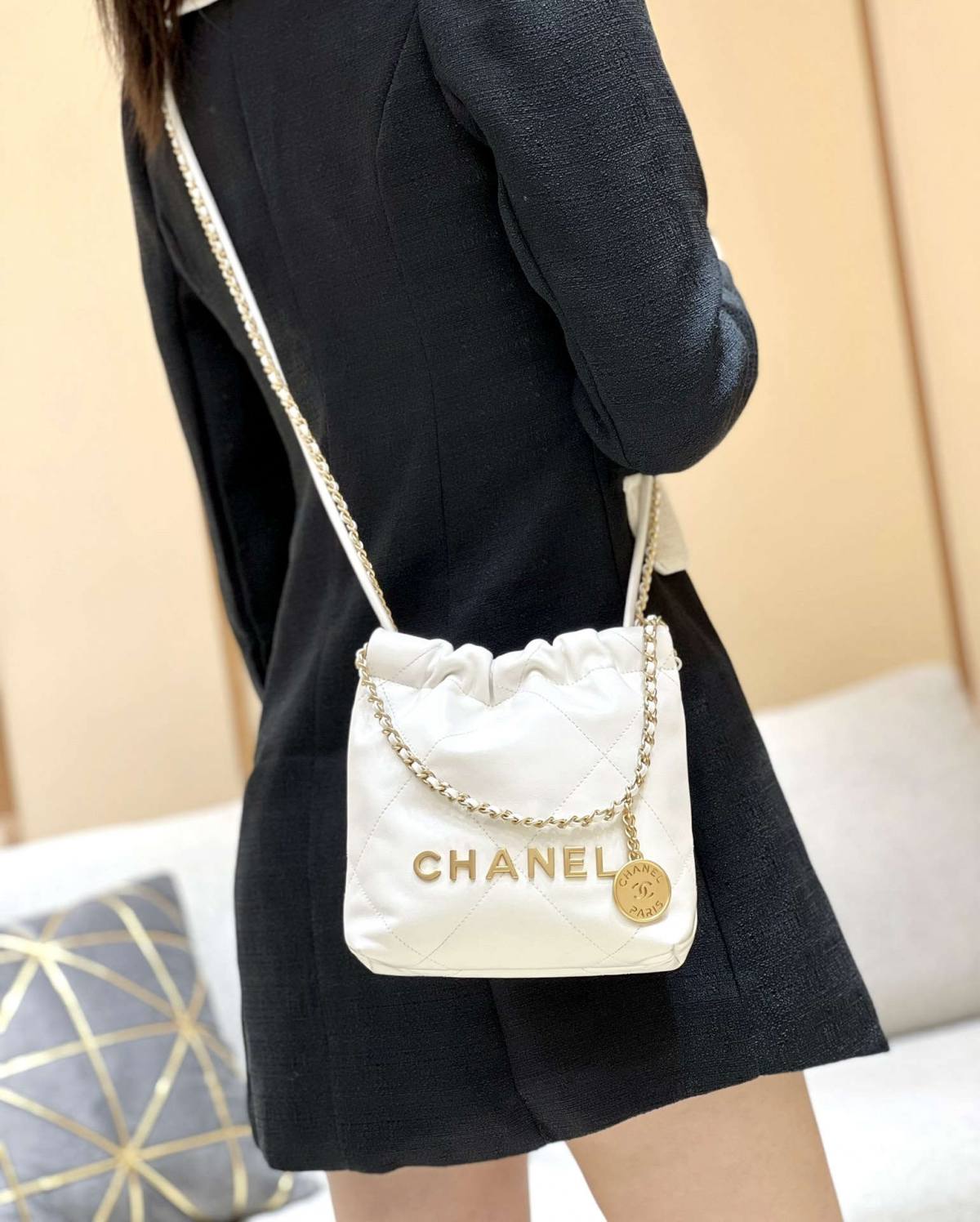 Ellebag’s Masterful Recreation of the Chanel 22 Mini Bag in White Lambskin with Gold Hardware(2024 Dec Updated)-Best Quality Fake Louis Vuitton Bag Online Store, Replica designer bag ru