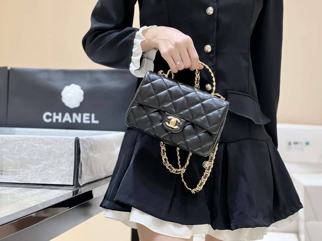 Ellebag’s Masterful Recreation of the Chanel 23S 4023 Black Lambskin Flap Bag with Gold Hardware(2024 Dec Updated)-Best Quality Fake Louis Vuitton Bag Online Store, Replica designer bag ru