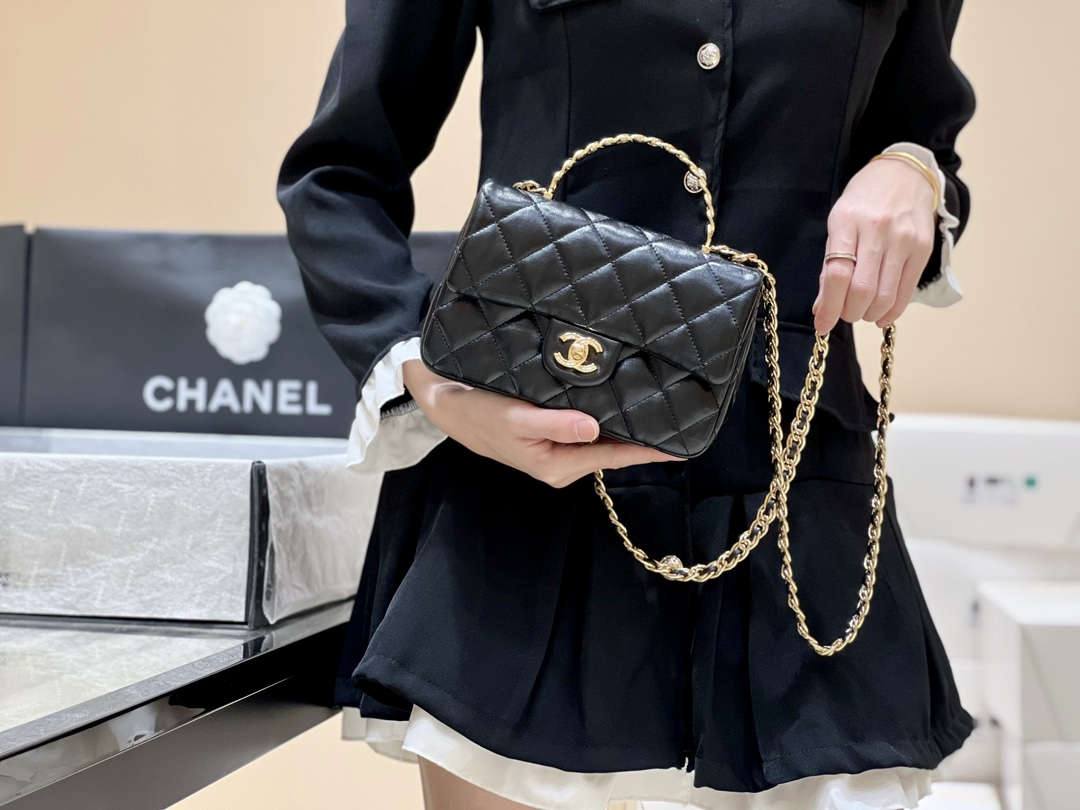 Ellebag’s Masterful Recreation of the Chanel 23S 4023 Black Lambskin Flap Bag with Gold Hardware(2024 Dec Updated)-Best Quality Fake Louis Vuitton Bag Online Store, Replica designer bag ru