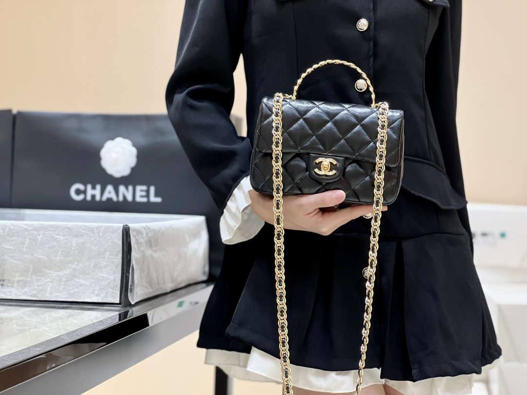 Ellebag’s Masterful Recreation of the Chanel 23S 4023 Black Lambskin Flap Bag with Gold Hardware(2024 Dec Updated)-Best Quality Fake Louis Vuitton Bag Online Store, Replica designer bag ru