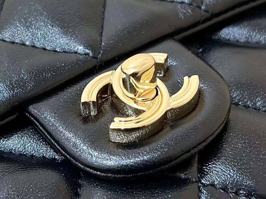 Ellebag’s Masterful Recreation of the Chanel 23S 4023 Black Lambskin Flap Bag with Gold Hardware(2024 Dec Updated)-Best Quality Fake Louis Vuitton Bag Online Store, Replica designer bag ru