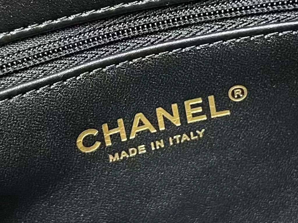 Ellebag’s Masterful Recreation of the Chanel 23S 4023 Black Lambskin Flap Bag with Gold Hardware(2024 Dec Updated)-Best Quality Fake Louis Vuitton Bag Online Store, Replica designer bag ru