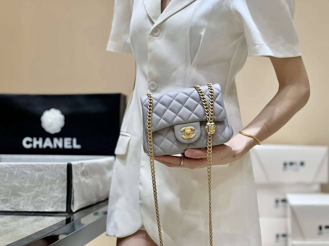 Ellebag’s Masterful Recreation of the Chanel 23S 4040 Blue Lambskin Flap Bag with Gold Hardware(2024 Dec Updated)-Best Quality Fake Louis Vuitton Bag Online Store, Replica designer bag ru