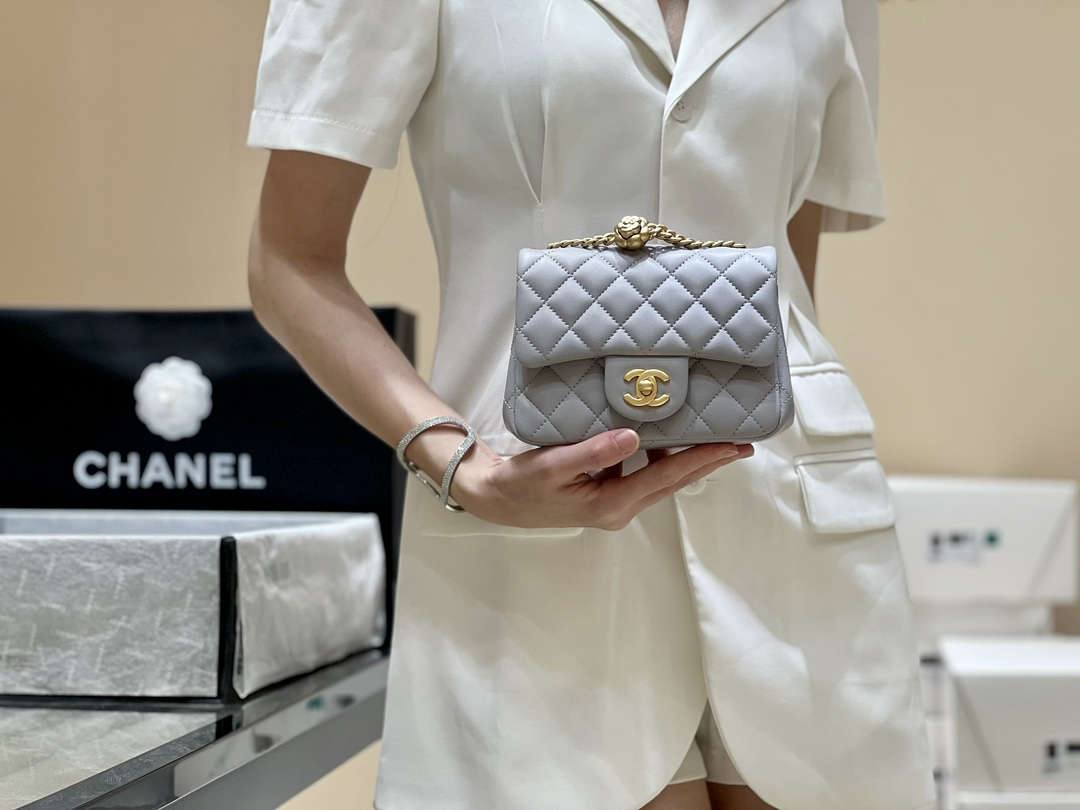 Ellebag’s Masterful Recreation of the Chanel 23S 4040 Blue Lambskin Flap Bag with Gold Hardware(2024 Dec Updated)-Best Quality Fake Louis Vuitton Bag Online Store, Replica designer bag ru