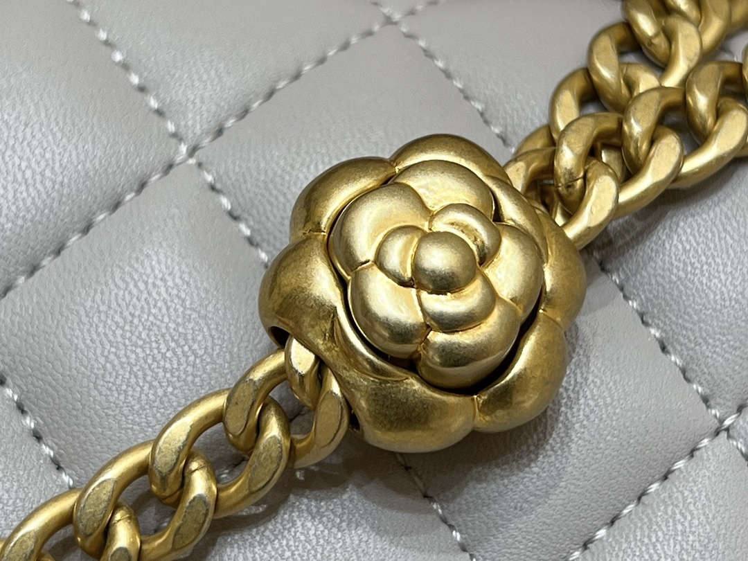 Ellebag’s Masterful Recreation of the Chanel 23S 4040 Blue Lambskin Flap Bag with Gold Hardware(2024 Dec Updated)-Best Quality Fake Louis Vuitton Bag Online Store, Replica designer bag ru