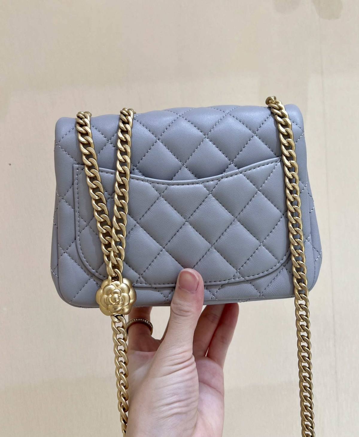 Ellebag’s Masterful Recreation of the Chanel 23S 4040 Blue Lambskin Flap Bag with Gold Hardware(2024 Dec Updated)-Best Quality Fake Louis Vuitton Bag Online Store, Replica designer bag ru