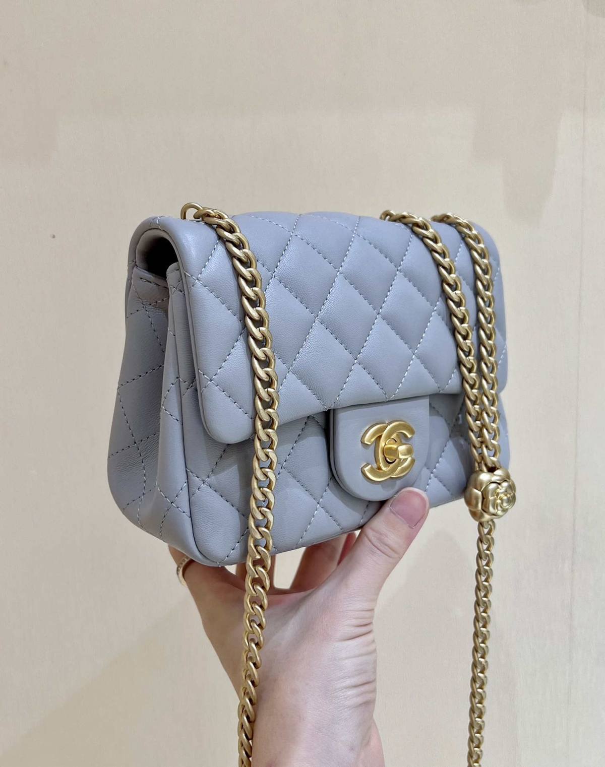 Ellebag’s Masterful Recreation of the Chanel 23S 4040 Blue Lambskin Flap Bag with Gold Hardware(2024 Dec Updated)-Best Quality Fake Louis Vuitton Bag Online Store, Replica designer bag ru