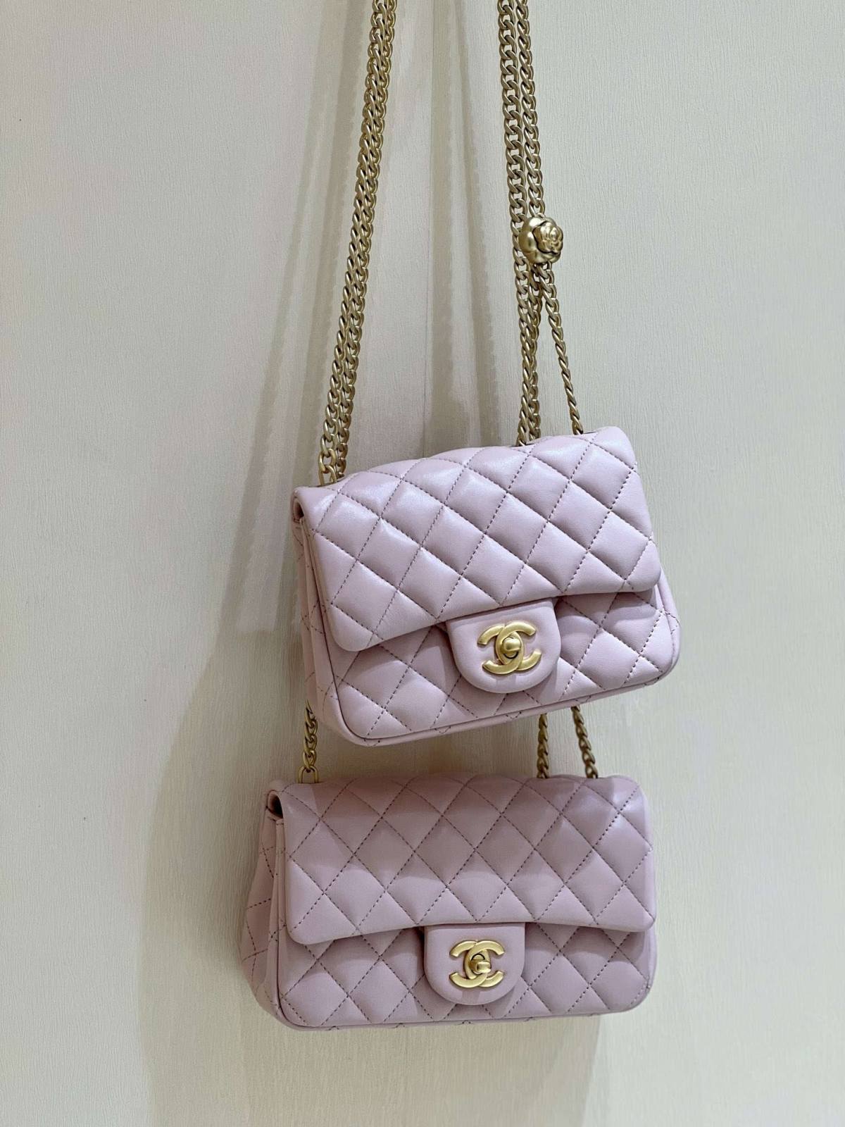 Ellebag’s Masterful Recreation of the Chanel 23S 4040 Pink Lambskin Flap Bag with Gold Hardware(2024 Dec Updated)-Best Quality Fake Louis Vuitton Bag Online Store, Replica designer bag ru