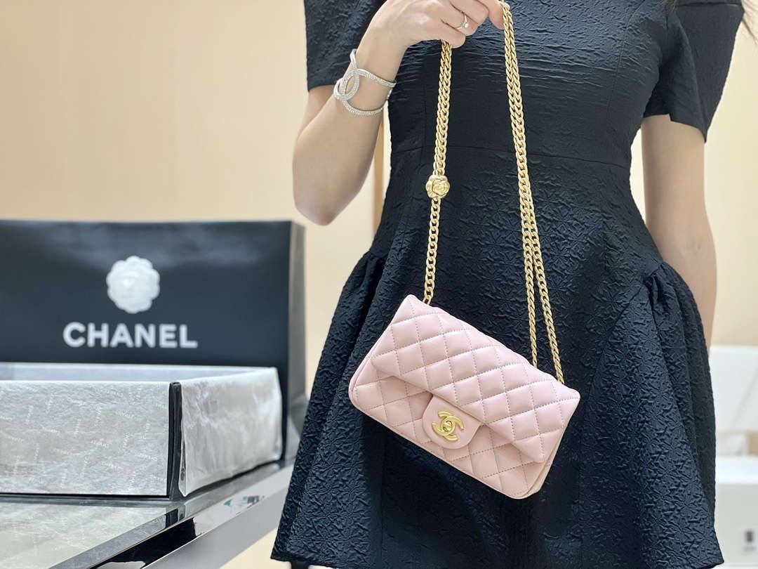 Ellebag’s Masterful Recreation of the Chanel 23S 4040 Pink Lambskin Flap Bag with Gold Hardware(2024 Dec Updated)-Best Quality Fake Louis Vuitton Bag Online Store, Replica designer bag ru