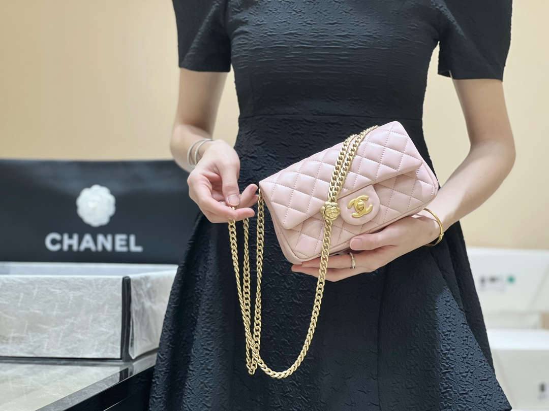 Ellebag’s Masterful Recreation of the Chanel 23S 4040 Pink Lambskin Flap Bag with Gold Hardware(2024 Dec Updated)-Best Quality Fake Louis Vuitton Bag Online Store, Replica designer bag ru