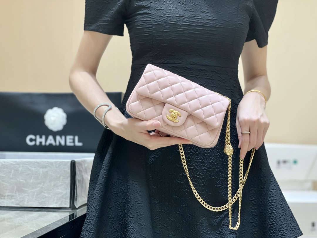 Ellebag’s Masterful Recreation of the Chanel 23S 4040 Pink Lambskin Flap Bag with Gold Hardware(2024 Dec Updated)-Best Quality Fake Louis Vuitton Bag Online Store, Replica designer bag ru