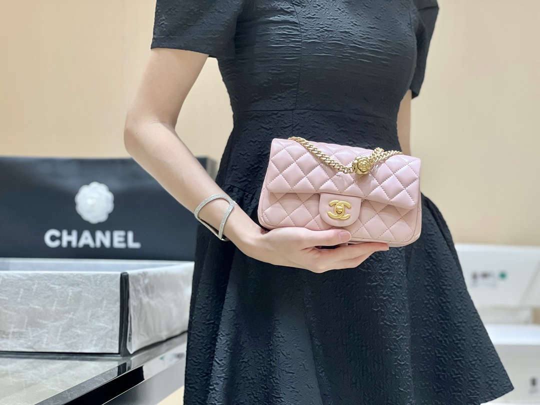 Ellebag’s Masterful Recreation of the Chanel 23S 4040 Pink Lambskin Flap Bag with Gold Hardware(2024 Dec Updated)-Best Quality Fake Louis Vuitton Bag Online Store, Replica designer bag ru