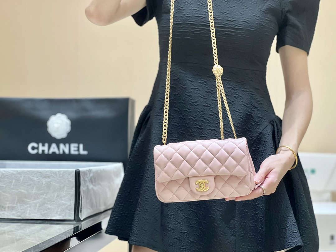 Ellebag’s Masterful Recreation of the Chanel 23S 4040 Pink Lambskin Flap Bag with Gold Hardware(2024 Dec Updated)-Best Quality Fake Louis Vuitton Bag Online Store, Replica designer bag ru