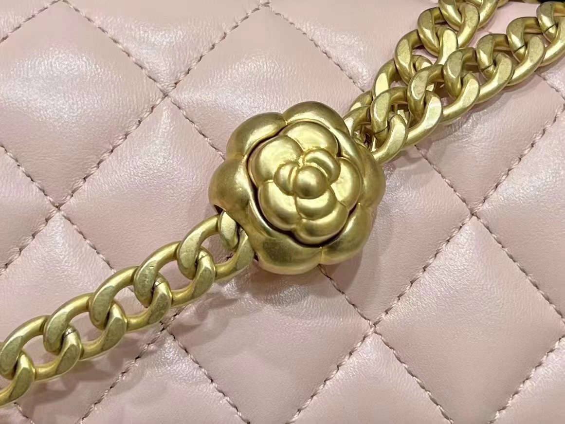 Ellebag’s Masterful Recreation of the Chanel 23S 4040 Pink Lambskin Flap Bag with Gold Hardware(2024 Dec Updated)-Best Quality Fake Louis Vuitton Bag Online Store, Replica designer bag ru