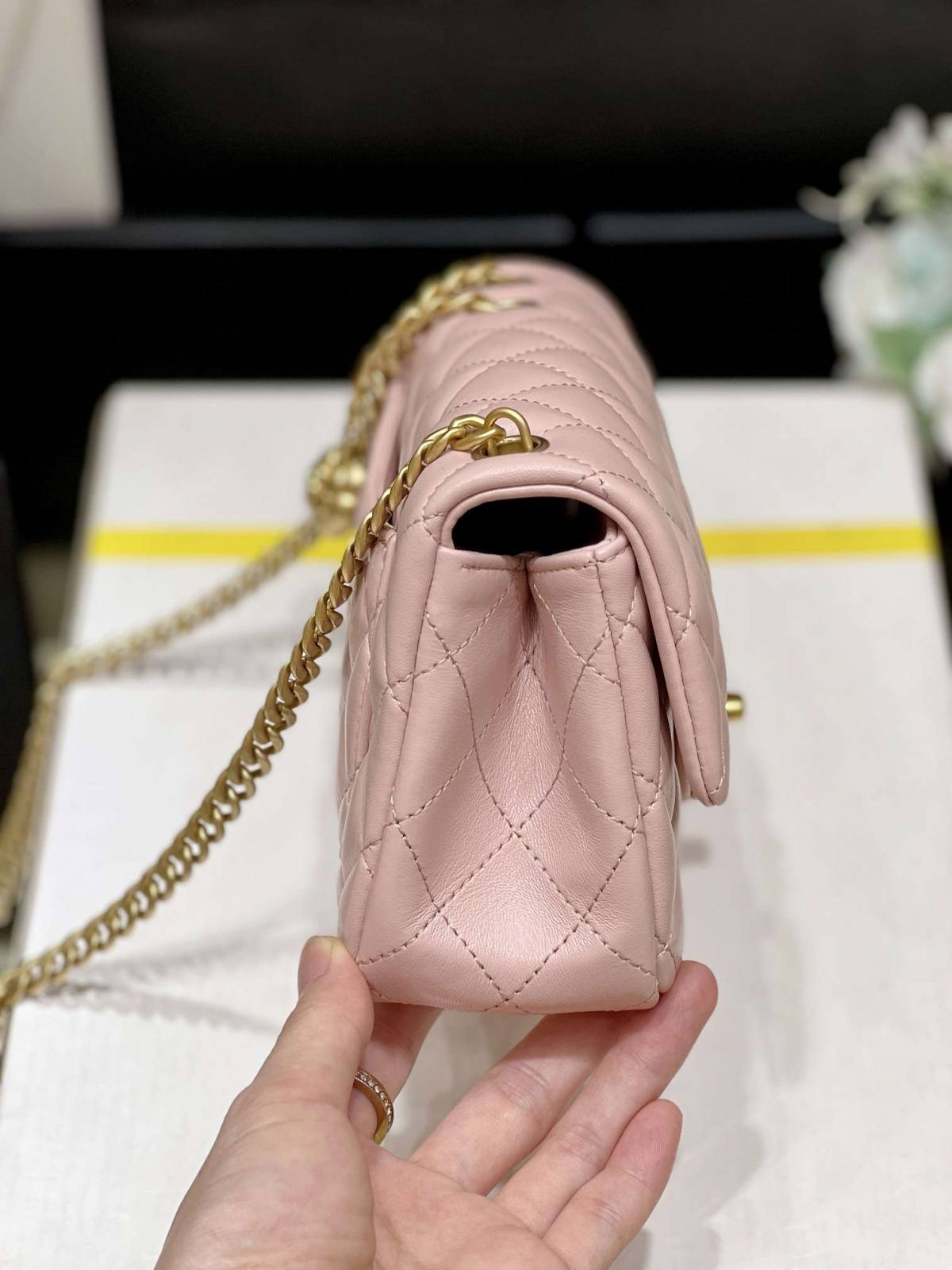 Ellebag’s Masterful Recreation of the Chanel 23S 4040 Pink Lambskin Flap Bag with Gold Hardware(2024 Dec Updated)-Best Quality Fake Louis Vuitton Bag Online Store, Replica designer bag ru