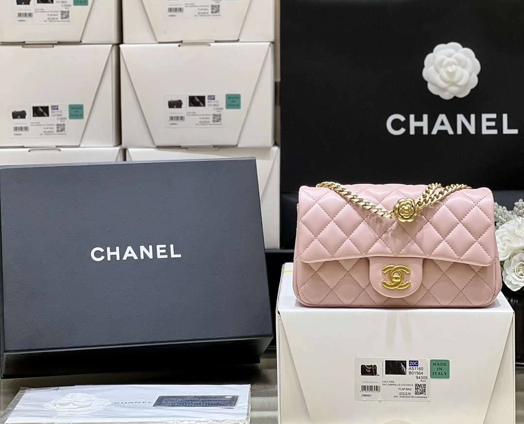 Ellebag’s Masterful Recreation of the Chanel 23S 4040 Pink Lambskin Flap Bag with Gold Hardware(2024 Dec Updated)-Best Quality Fake Louis Vuitton Bag Online Store, Replica designer bag ru