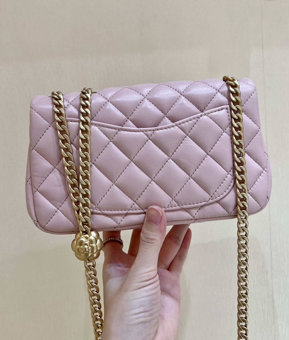 Ellebag’s Masterful Recreation of the Chanel 23S 4040 Pink Lambskin Flap Bag with Gold Hardware(2024 Dec Updated)-Best Quality Fake Louis Vuitton Bag Online Store, Replica designer bag ru