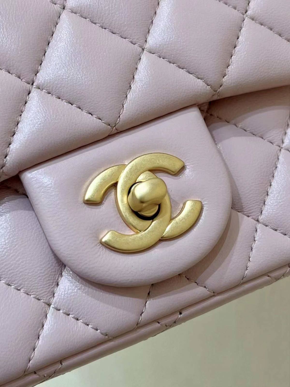 Ellebag’s Masterful Recreation of the Chanel 23S 4040 Pink Lambskin Flap Bag with Gold Hardware(2024 Dec Updated)-Best Quality Fake Louis Vuitton Bag Online Store, Replica designer bag ru