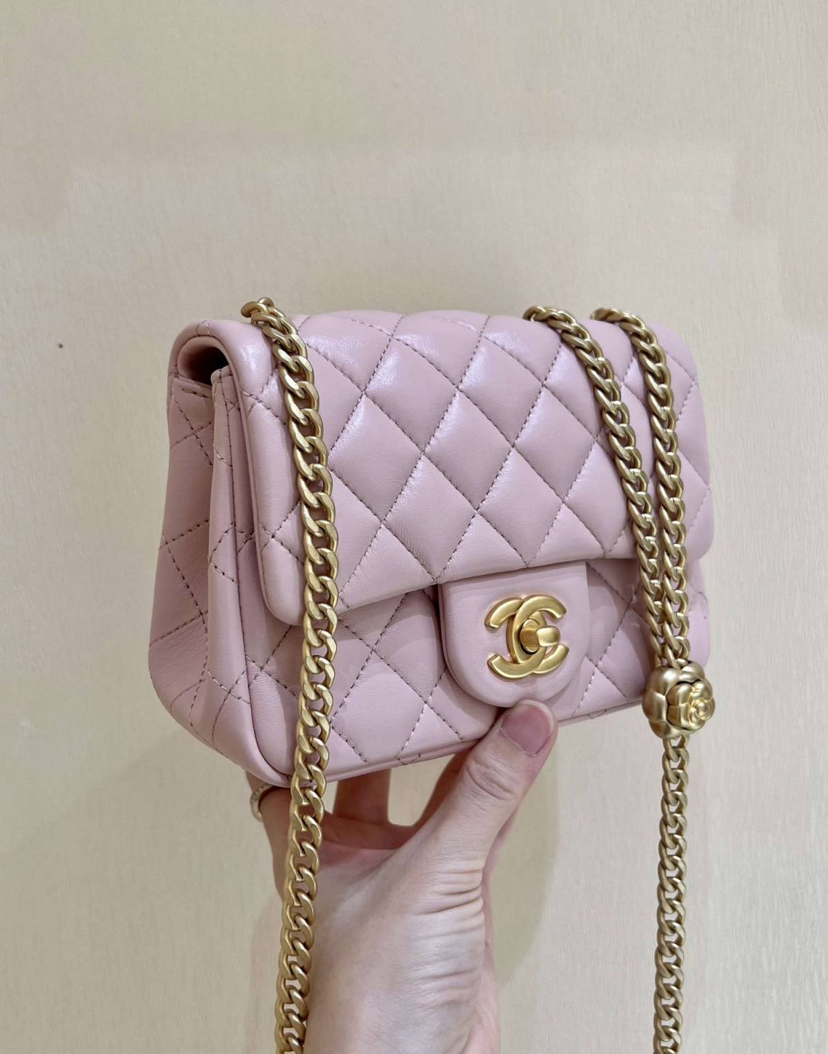 Ellebag’s Masterful Recreation of the Chanel 23S 4040 Pink Lambskin Flap Bag with Gold Hardware(2024 Dec Updated)-Best Quality Fake Louis Vuitton Bag Online Store, Replica designer bag ru