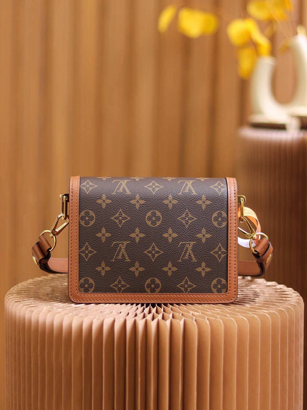 Ellebag’s 1:1 Replica of Louis Vuitton Daphne M44580: A Timeless Classic Reimagined(2024 Dec Updated)-Best Quality Fake Louis Vuitton Bag Online Store, Replica designer bag ru