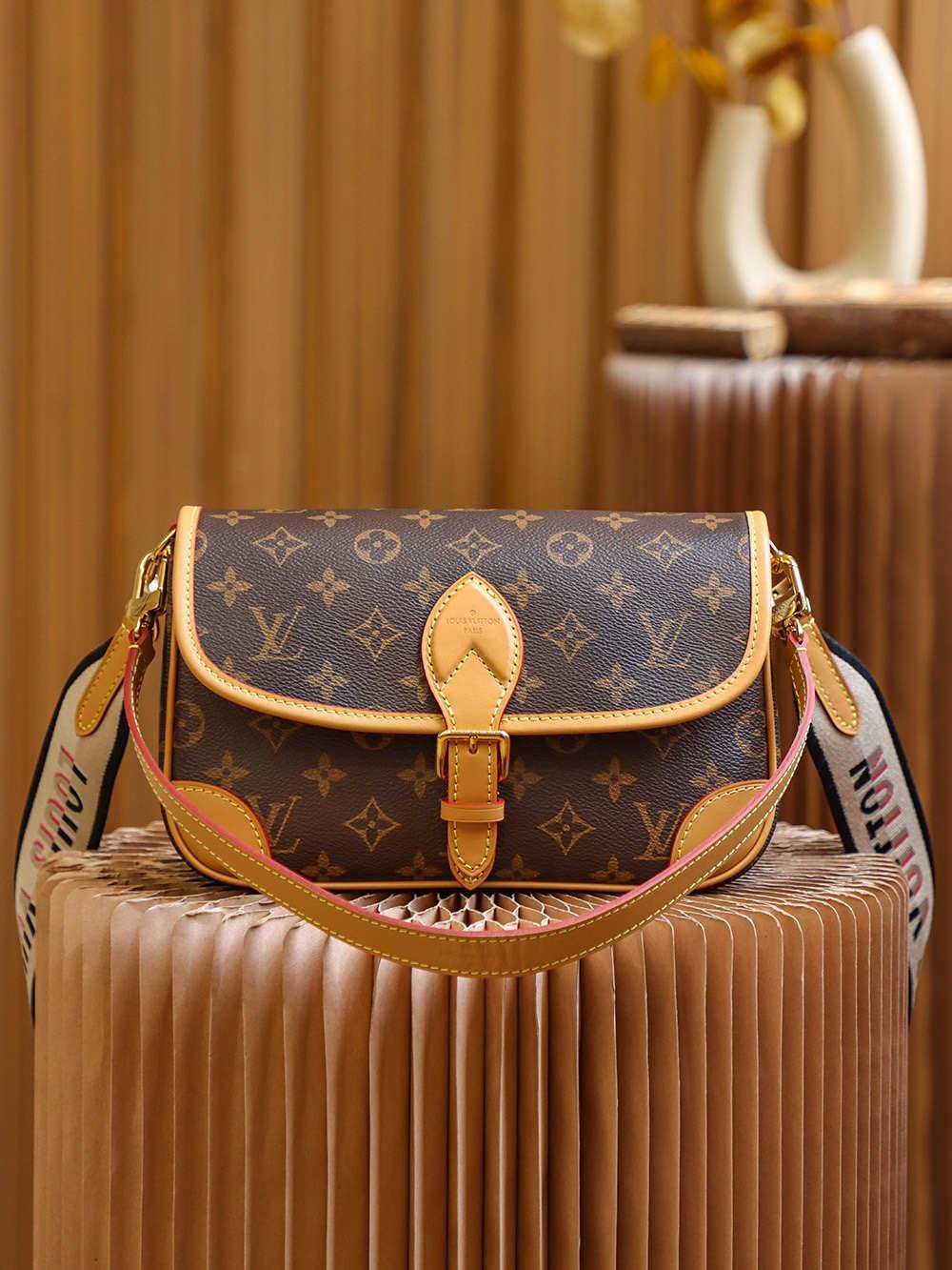 “Ellebag’s 1:1 Replica of Louis Vuitton Diane M45985: A Modern Take on 90s Luxury”(2024 Dec Updated)-Best Quality Fake Louis Vuitton Bag Online Store, Replica designer bag ru