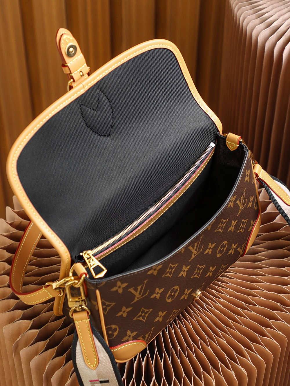 “Ellebag’s 1:1 Replica of Louis Vuitton Diane M45985: A Modern Take on 90s Luxury”(2024 Dec Updated)-Best Quality Fake Louis Vuitton Bag Online Store, Replica designer bag ru