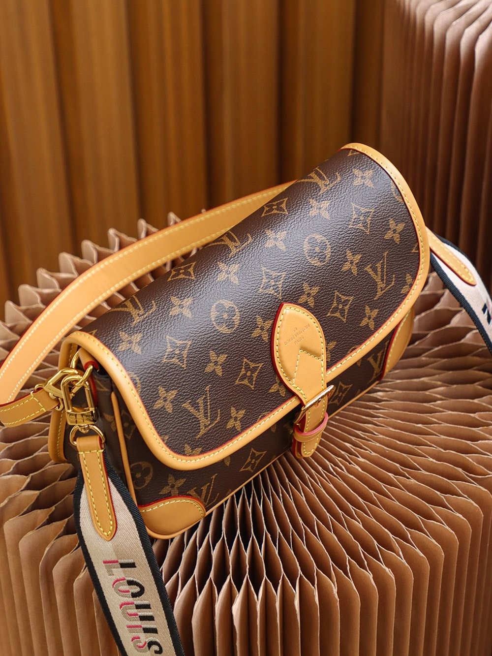 “Ellebag’s 1:1 Replica of Louis Vuitton Diane M45985: A Modern Take on 90s Luxury”(2024 Dec Updated)-Best Quality Fake Louis Vuitton Bag Online Store, Replica designer bag ru