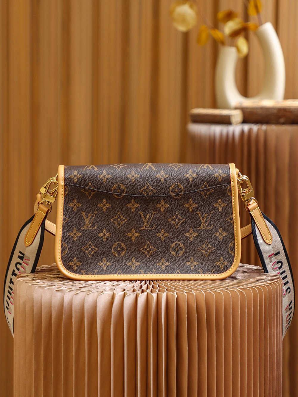 “Ellebag’s 1:1 Replica of Louis Vuitton Diane M45985: A Modern Take on 90s Luxury”(2024 Dec Updated)-Best Quality Fake Louis Vuitton Bag Online Store, Replica designer bag ru